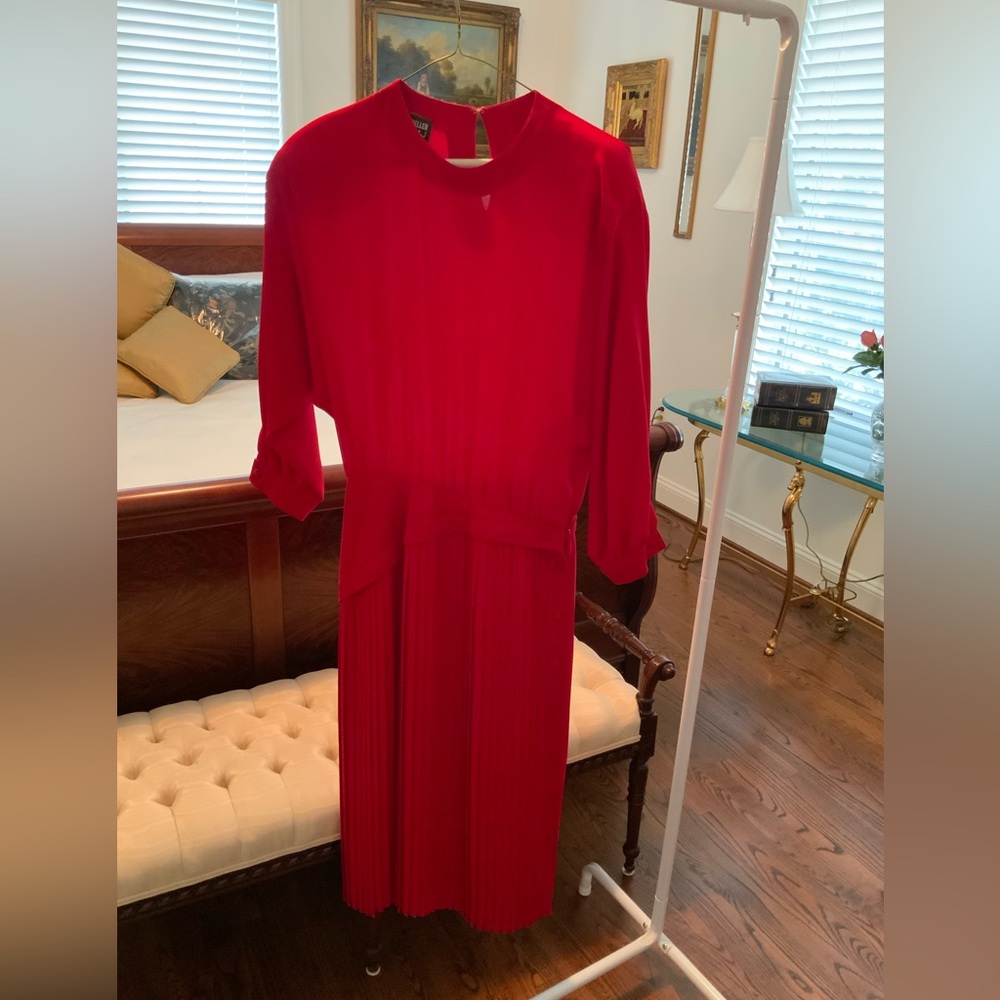 Ronnie Heller red crape dress. Pleated bottom. Size 6